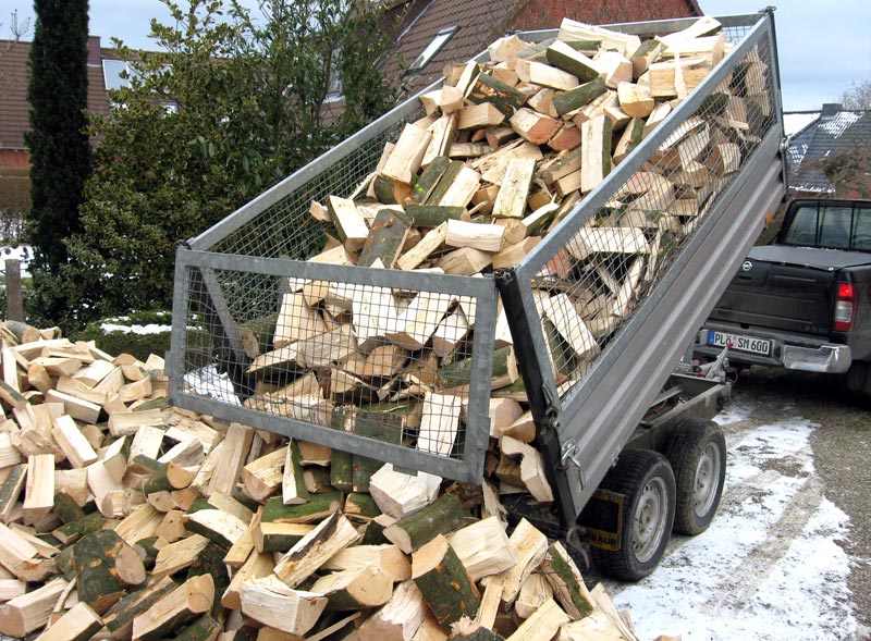 Lieferung von Brennholz bis vor die Haustür